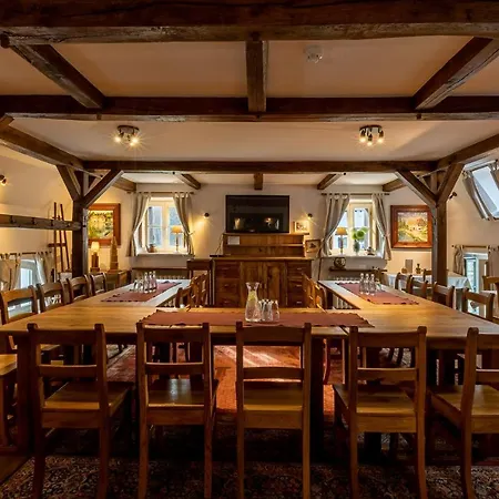 Gosciniec Pod Zajacem Bed & Breakfast Olesnica (Lower Silesia)