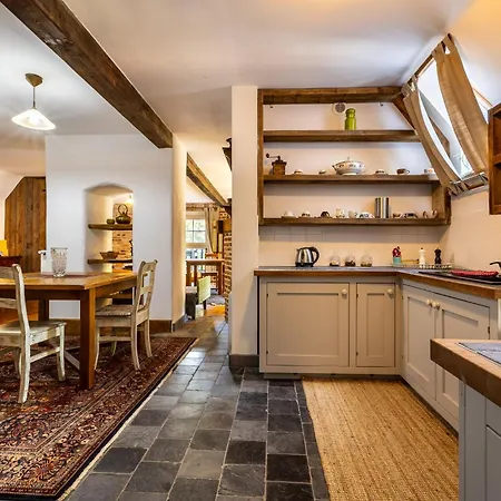 Gosciniec Pod Zajacem Олесница